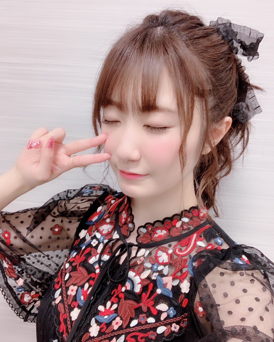 日高里菜 皆の声援も笑顔も全部嬉しかったです 今日はスペシャルな発表もあったから少しドレッシーな衣装にしてみたんだ ٩ ๑ ᴗ ๑ ۶ というわけで 電撃祭4ステージ本当にありがとうございました 日高里菜 皆の声援も笑顔も全部嬉しかったです 今日はスペシャルな発表もあったから少しドレッシーな衣装にしてみたんだ ٩ ๑ ᴗ ๑ ۶ というわけで 電撃祭4ステージ本当にありがとうございました