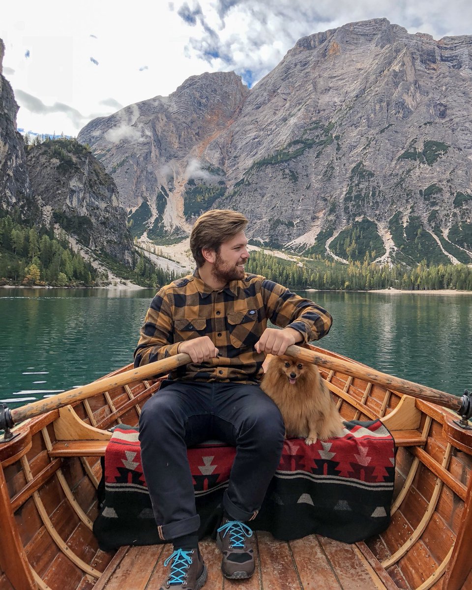 Facfed's tweet photo. 👱🏻‍♂️🦊⛰🚣🏼‍♂️
Io e Mango sul Lago di Braies https://t.co/RBbP0lSadt