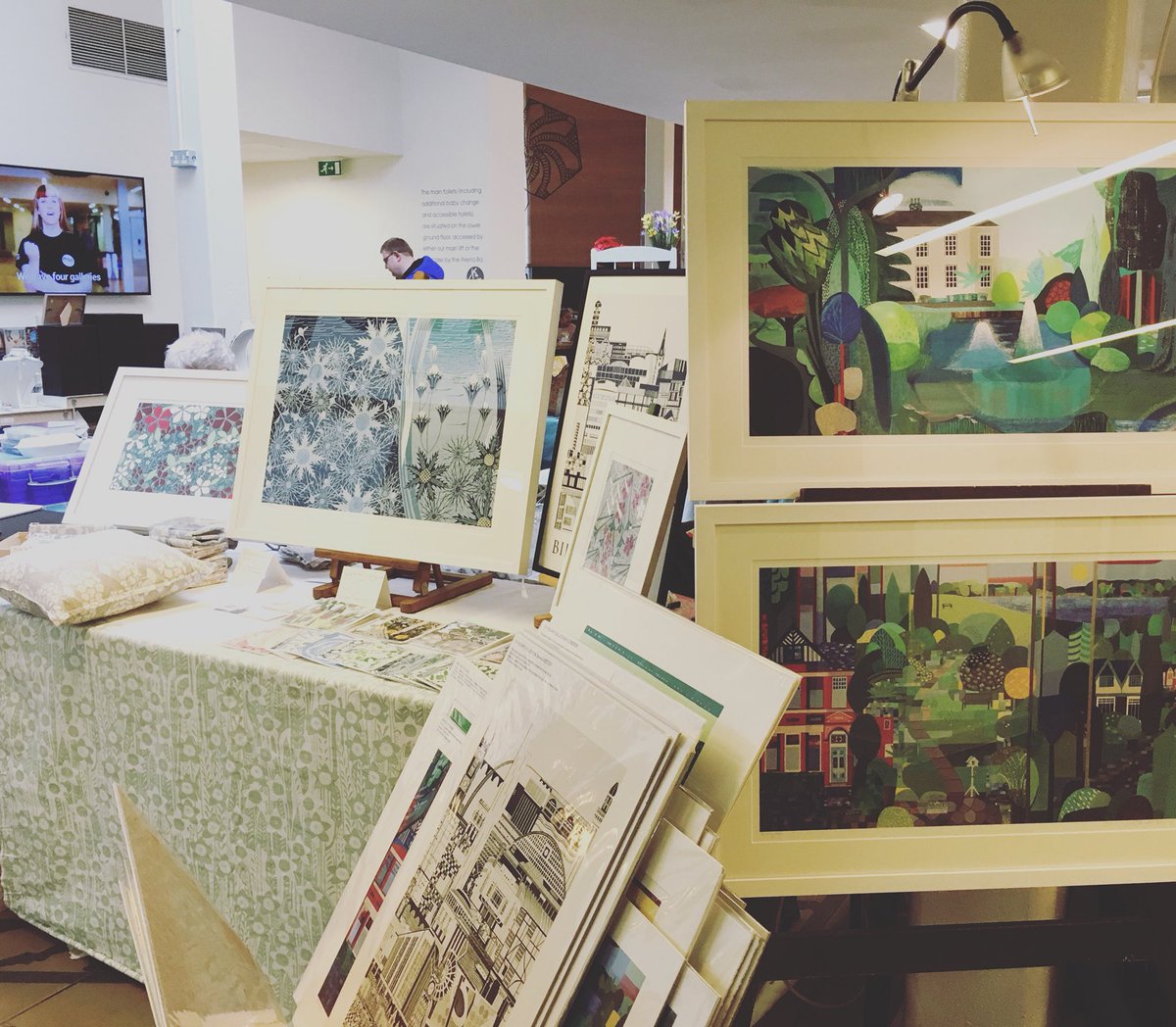 emmahardicker's tweet image. All set up and ready for a wonderful day @mac_birmingham for the arts market come and say hello 👋 I have lots of local artworks and floral #kingsheath #moseley #ichoosebirmingham #birmingham #brum #brumartist #art #prints #handprinted #bournville #printmaker  here till 5pm 👍