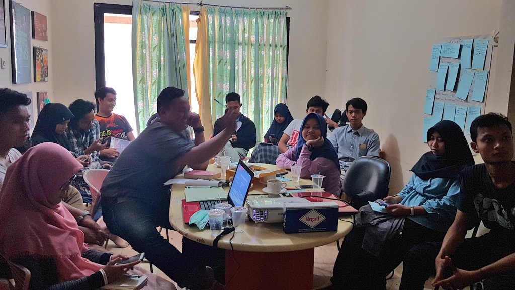 PMIIUGM's tweet photo. Sedang berlangsung...
Training of Facilitator. Sahabat Sahabati lingkup @PMIISLEMAN @PMII_UGM @pmiiuny dan PMII Mercubuana di Sekretariat Nasional @GUSDURians
#TrainingofFacilitator
#TOFPMII
#PMIIUGM
#SantriAktivis https://t.co/8AEnob9rX0
