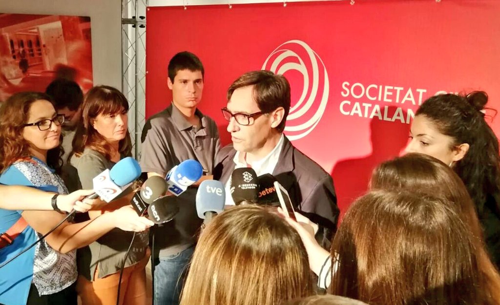 socialistes_cat's tweet photo. 🗣👉🏼 @salvadorilla: Hay una predisposición al diálogo por parte del Gobierno de @sanchezcastejon. No vamos a tolerar poner una vez más las instituciones al margen de la legñy porque tiene consecuencias muy negativas para el autogobierno y la ciudadanía catalanas. #unclampelseny https://t.co/uM7UKWHM1f