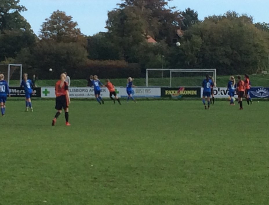 IFLyseng's tweet photo. Lysengs U16 piger tog hjemme i mod Kolding Q. Det endte med en 3-0 sejr til Lyseng pigerne🦊⚽💪
#iflyseng #lysengpiger #fodboldforpiger https://t.co/4UTzaAJT5I