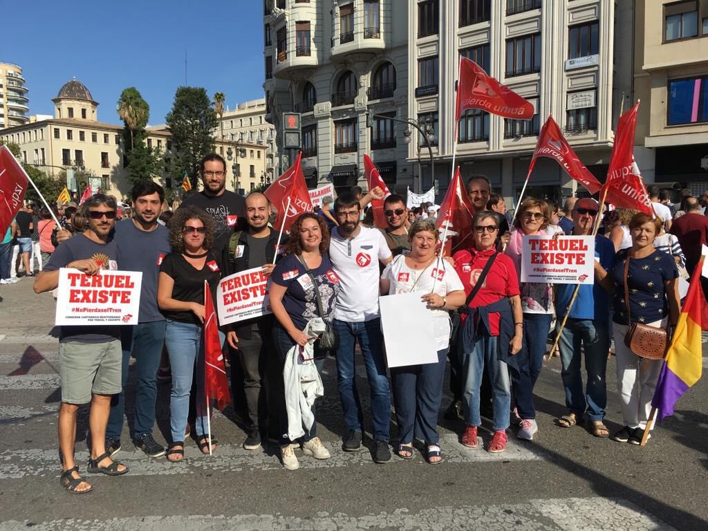 Somos muchísimas personas de #teruel #zaragoza y  #valencia #Unidas las que decimos  #NoPierdasElTren Manifestándonos por un territorio vertebrado en el que el corredor #CantábricoMediterráneo es fundamental.