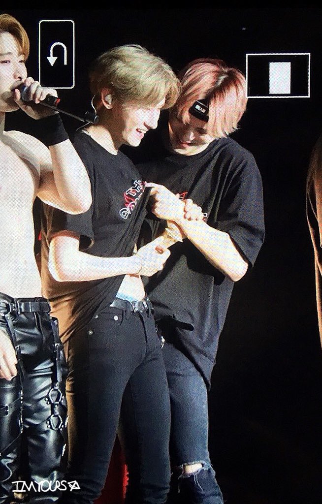 Uhhh does this count for my thread? lol Changkyun looks like he's enjoying it too much 