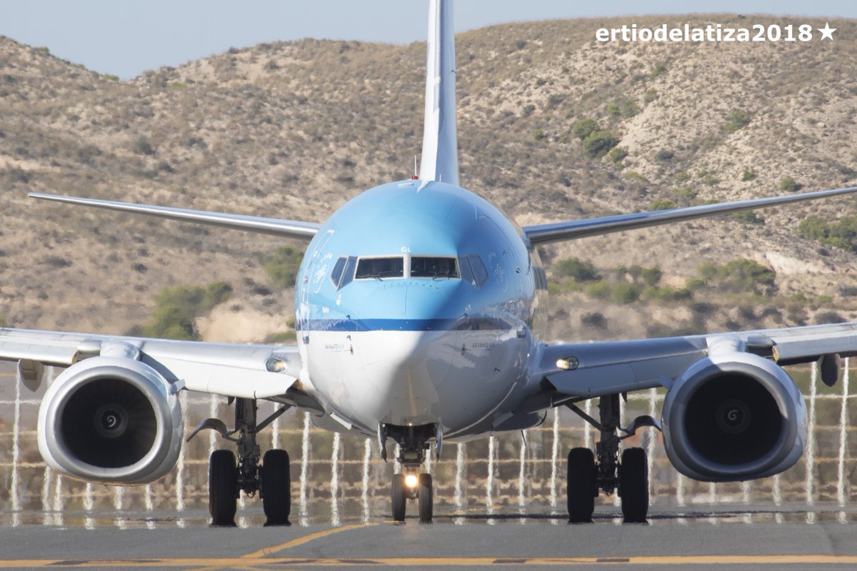 ertiodelatiza's tweet photo. Feliz cumpleaΓ±os @KLM_ES #KLMat99 #3ALCSpotterDay https://t.co/yqAGVMDghZ