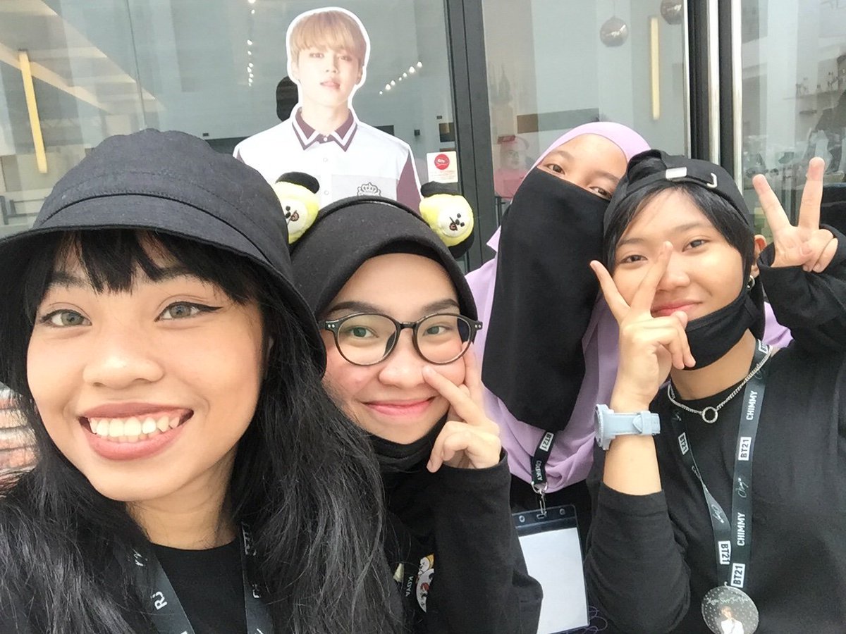 taecuhope's tweet photo. I know I’m late but here we go🐼💜 

#MAGICSHOPFORYOU #NYUMNYUMBTS 
#SMALLHITSTORE 
@BTS_twt https://t.co/yzYCgnvv8T
