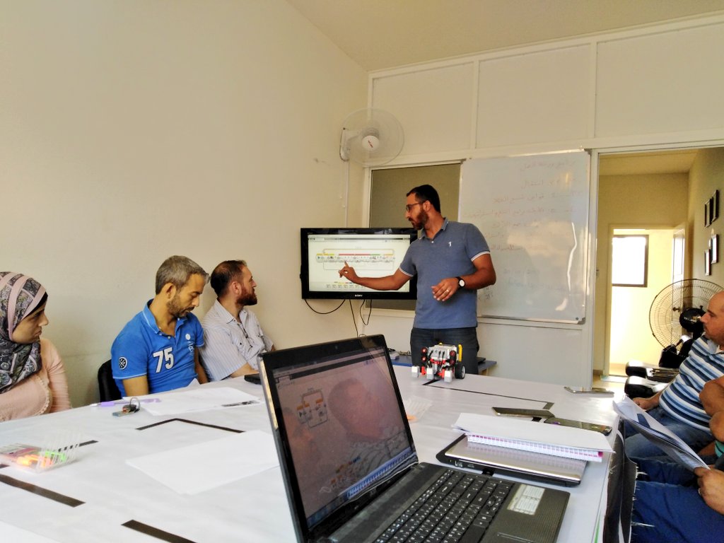 Natasha1ah's tweet photo. Yesterday attended training session for #NERD Open Championship #linefollow #Sumo #Robotic #competition #lifelonglearner #technology @EduRoboTech @nabatieh @MakAishaSchool https://t.co/KrqmKHLY3d
