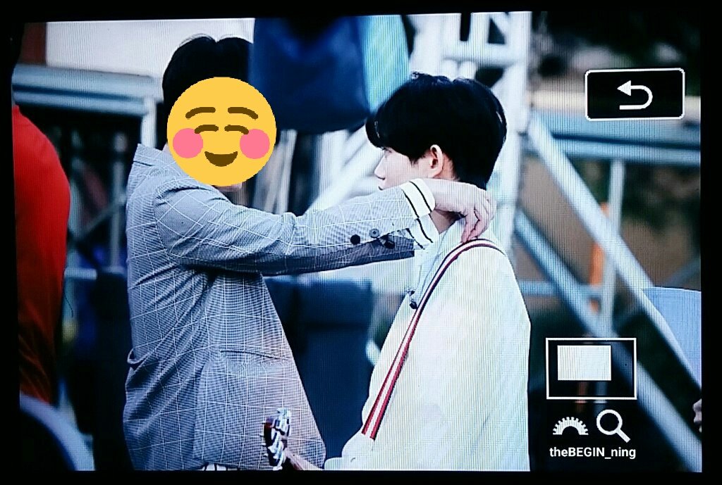 theBEGIN_ning's tweet photo. 181007 김제 지평선가요제 대기중 
#더이스트라이트 #TheEastLight
#김준욱 #junwookkim ♡

+) 오전에 올린 sofar사진에 파일깨짐현상이 있더라고요. 다음에 링크따서 다시 올려볼게요. https://t.co/bBeKP7BPYY