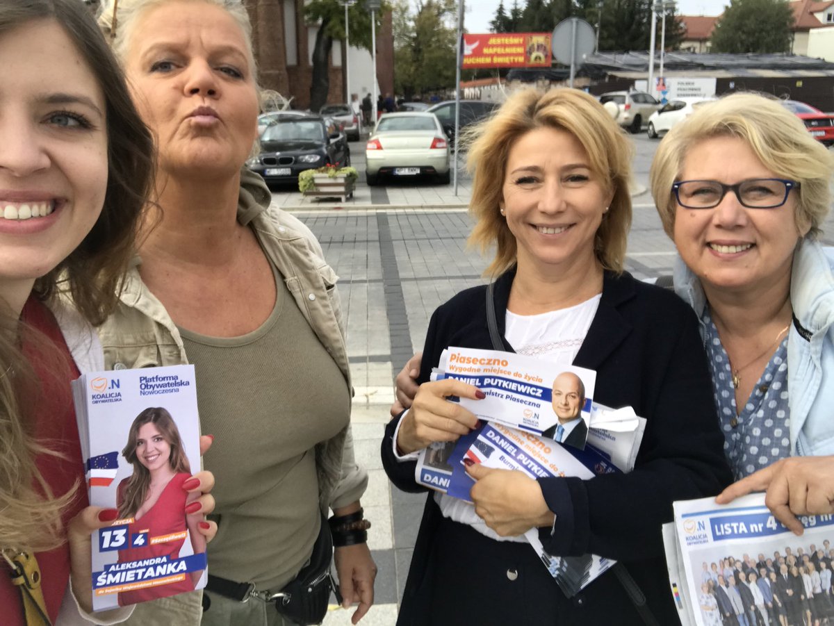 asmietanka's tweet photo. #KoalicjaObywatelska dziś rozmawiała z mieszkańcami Piaseczna! Sami uśmiechnięci ludzie, wszyscy życzliwi, zainteresowani wyborami! No i wiedzą, że najlepszym kandydatem na burmistrza jest @DPutkiewicz  💪

#Szczęśliwa13 https://t.co/WhPwWPNhRv