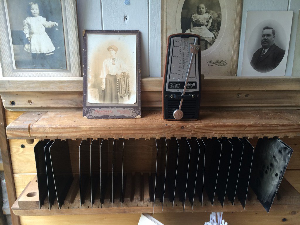 Ever fancied having your portrait done? 

Now's your chance to get a truly unique image with <a href="/TinTypeTrailer/">@TinTypeTrailer</a>, purveyors of Victorian portraiture.

Their horsebox darkroom will be outside <a href="/HOME_mcr/">HOME</a> Fri 19 &amp; Sat 20 Oct for #McrFolk Festival.

manchesterfolkfestival.org.uk/tintypetrailer