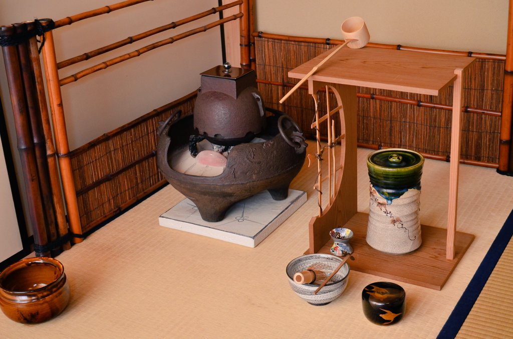 茶人・菊池憲之－茶道の耳寄り情報をお届け on Twitter &quot;本日のお道具組は、こんな感じです☆ 宗旦好写の口四方尾垂れ釜、建仁寺字地紋