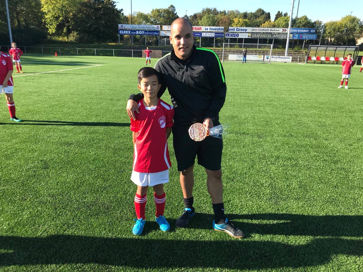 vv_caesar's tweet photo. Week van de scheidsrechter: dit weekend ontvangen alle scheidsrechters een presentje van de teams van VV Caesar #scheidsbedankt #vvcaesar #sportiviteit #respect https://t.co/aP45hiRrxT