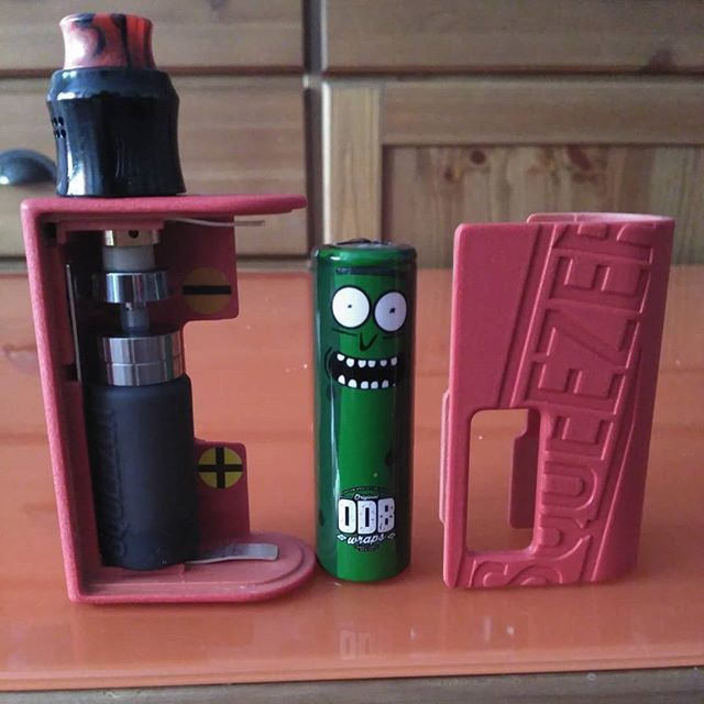 I had to rewrap my @golisi_official S35 and someone came to visit... Pickle Rick!! He tenido que refundar my golisi S35 y alguien ha venido de visita, @odbwraps Pickle Rick!!! #vape #vaping #vapeittillyoumakeit #makevapenotsmoke #vapeoespaña #vapeovalencia #vapecommunity #va…