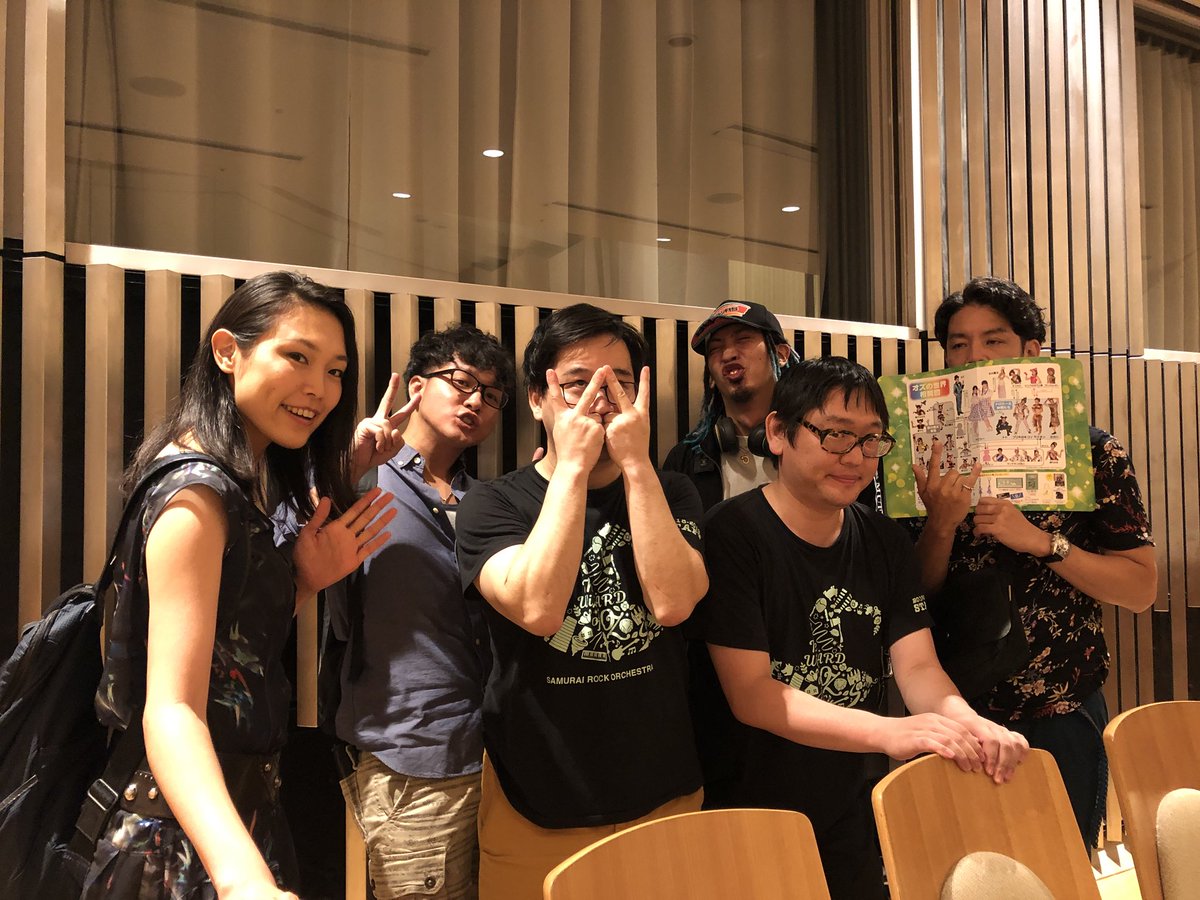 worldclocks108's tweet photo. 今日はワークロ映像でお馴染みのマッハさん、トンさんがマッピング担当されてるマッスルミュージカル、オズと魔法使いをメンバーで観に行ってきました！ALiCEは用事で途中合流！演者さんの究極の肉体美、技が素晴らしかったです！！マッハさん、トンさんお疲れ様でした！ https://t.co/YbbVLkhppr