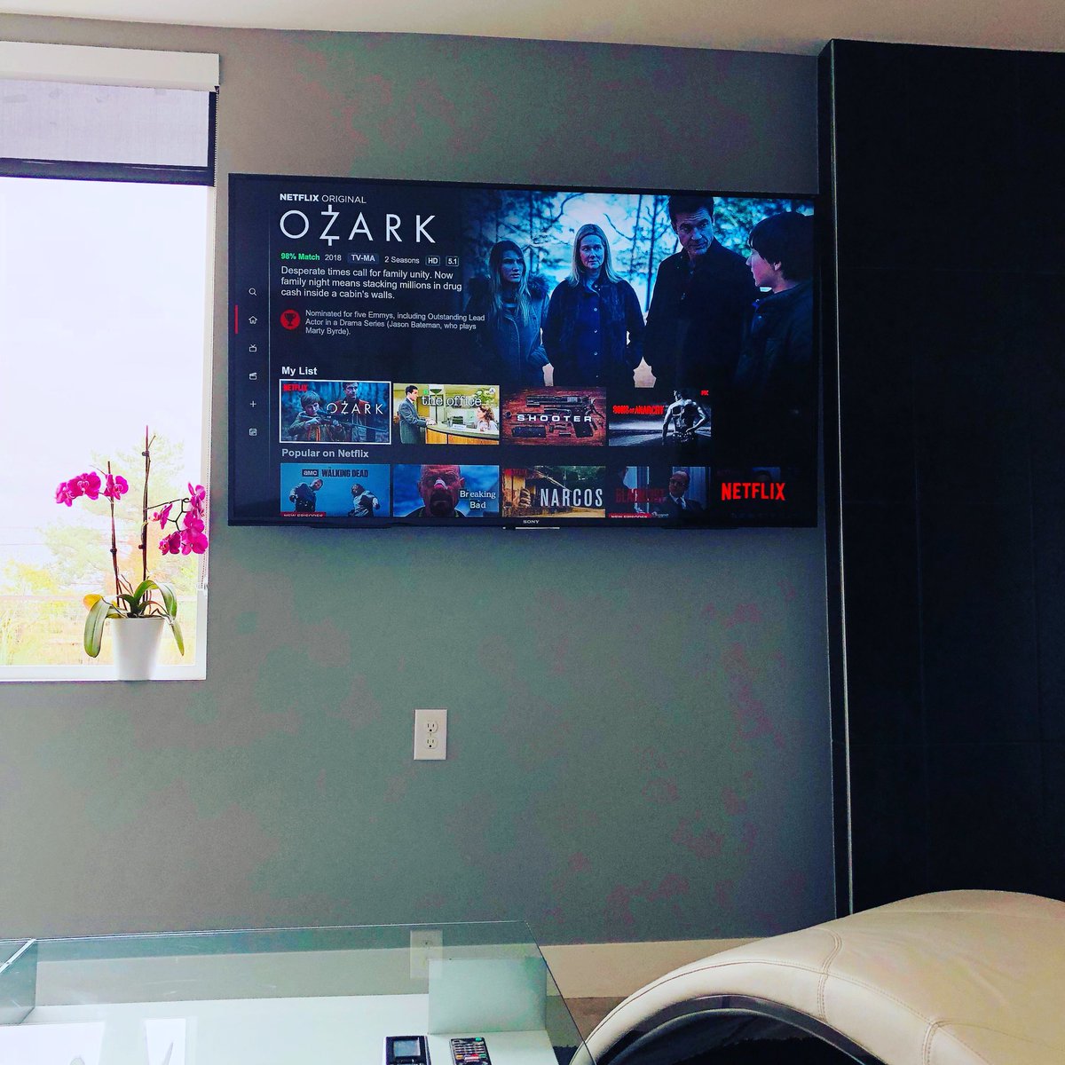 5280HR's tweet photo. Finally got Netflix again! What shows should I watch??#hibernationcommence #42degrees #letsbinge #imissedyou https://t.co/rwt7s6dZmK