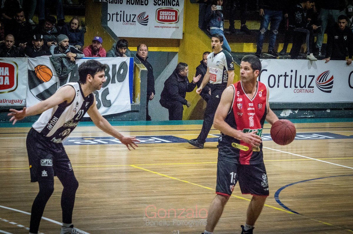 NicoRevetria's tweet photo. Danubio vs Capurro #DTA2018 https://t.co/yHGO4UcEsi