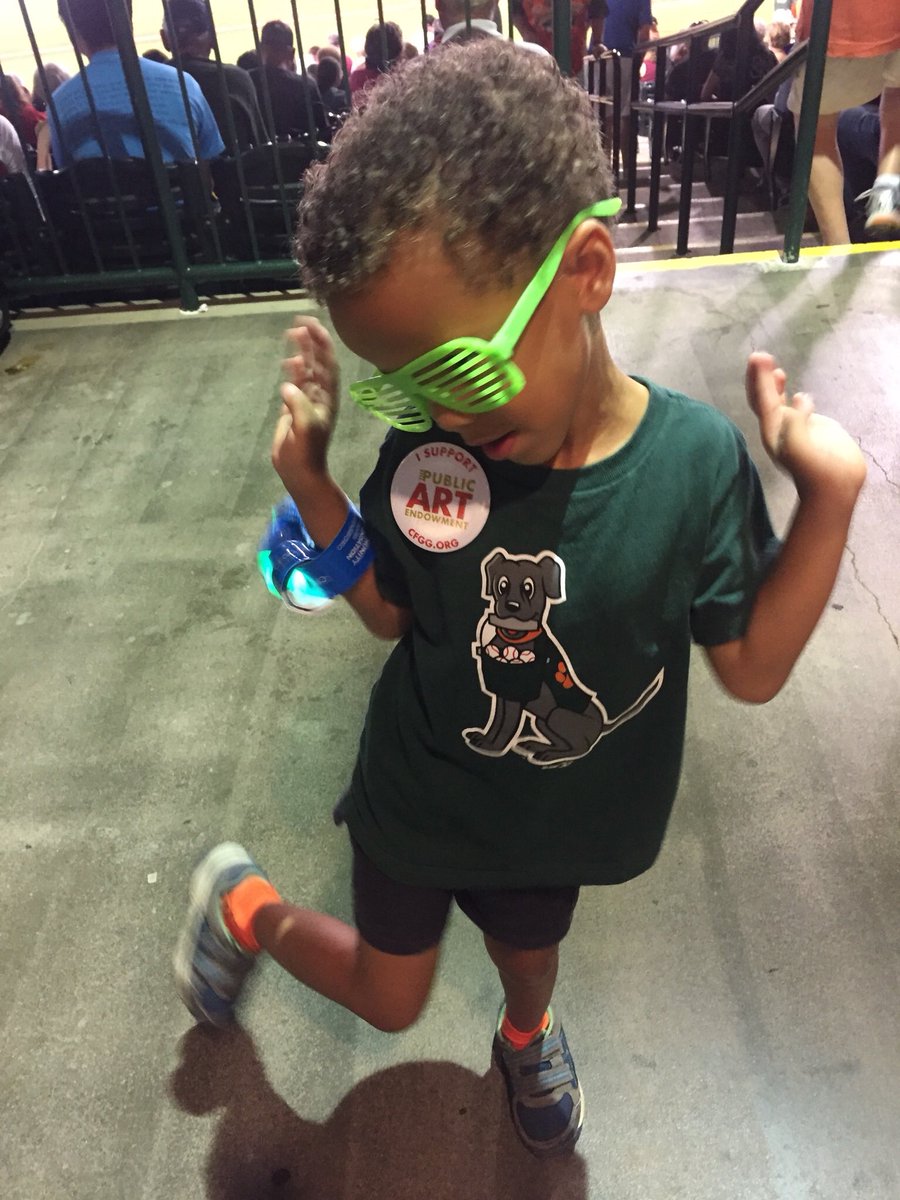 LindsayGiving's tweet photo. @CFGGnews  Langston Lindsay totally got into the 80’s spirit to celebrate @CFGGnews 35th Anniversary https://t.co/oTpvKVfkg7