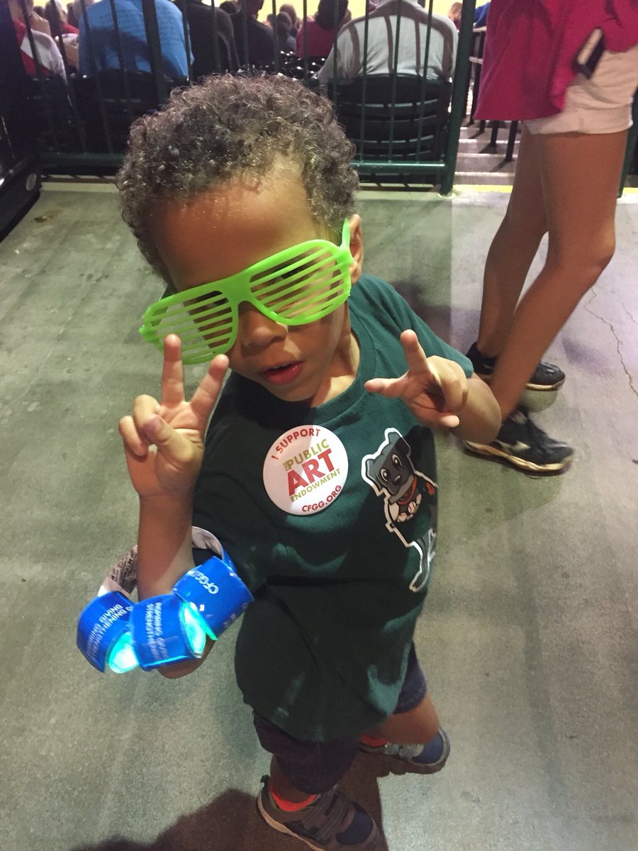 LindsayGiving's tweet photo. @CFGGnews  Langston Lindsay totally got into the 80’s spirit to celebrate @CFGGnews 35th Anniversary https://t.co/oTpvKVfkg7