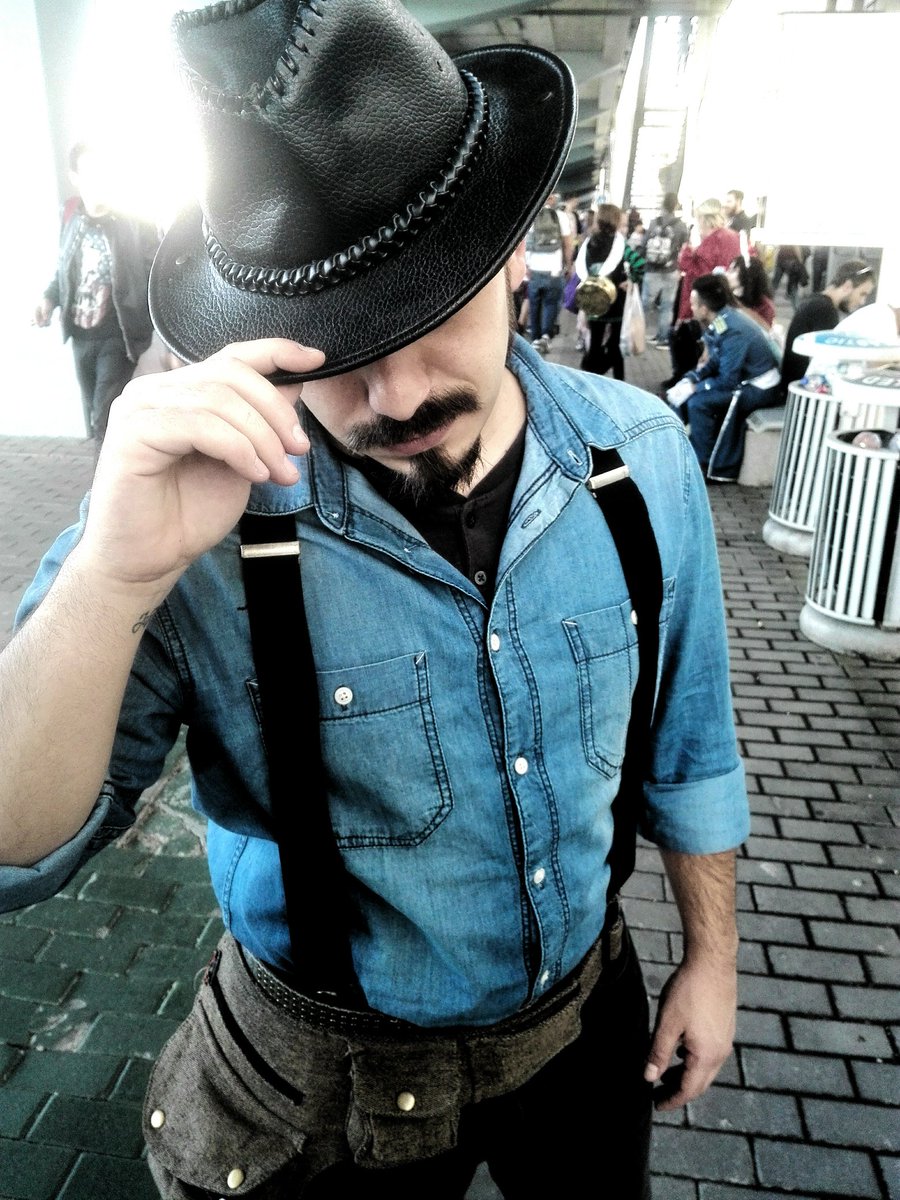 JohnM90GTA's tweet photo. There's always a cowboy among cosplayers and today, at the @RomicsOfficial here in Italy, the cowboy is me, but not a simple cowboy, I'm Arthur Morgan.
#FailCosplay 😂
#RedDeadRedemption2 #RDR2
#ArthurMorgan https://t.co/hWcHJ0K8ID