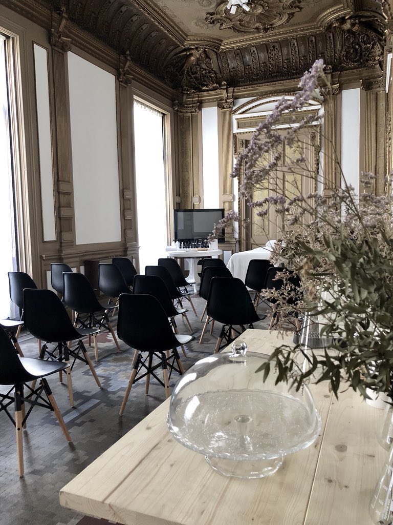 ScensEsp's tweet photo. Todo listo para la llegada de @consuelosilveir y su Masterclass del Lifting manual SCENS. #cosmetica #cosmeticanatural #cosmeticaorganica #cosmeticavegana https://t.co/wKcepmF1Aa