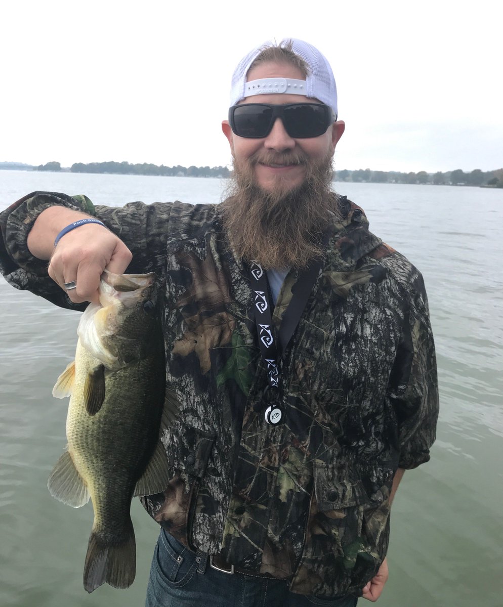 ANGLRfishingapp's tweet photo. ANGLR Team Member and Product Manager, Eric Harvey with a solid largemouth he marked up with his Bullseye! Check them out and get yours today at https://t.co/V60p95t1MT
#fishing #bassfishing #anglrbullseye #largemouthbass #fishNY https://t.co/yRrwVNJwKs