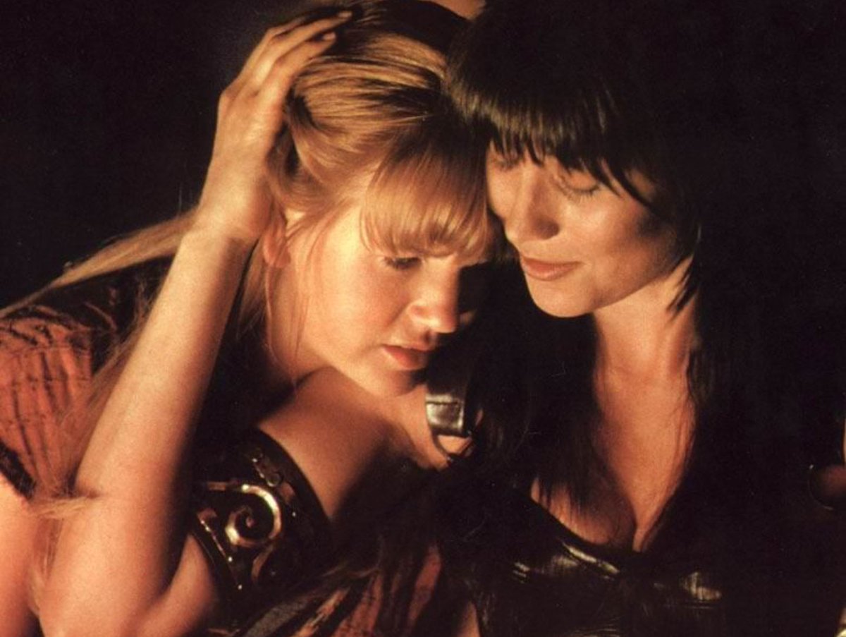 Cangel_SC's tweet image. Lucy @ReaLucyLawless I miss Xena &amp;amp; Gabrielle, like you have no idea! This show was amazing and deserved more seasons. I wish we could see Xena and Gaby fighting the good fight together again😊.
#xena #xenarevival #gabrielle #XenaMovie #xenaandgabrielle