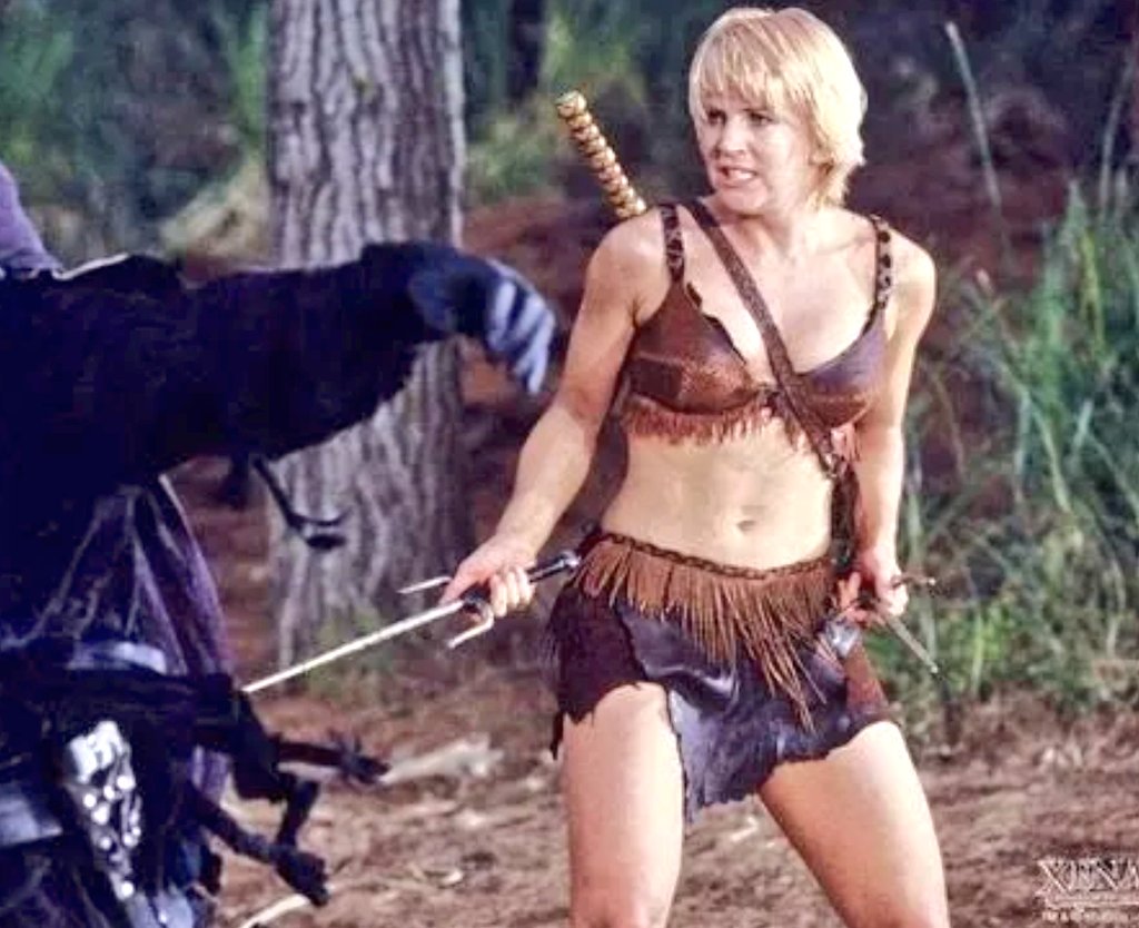 Cangel_SC's tweet image. Lucy @ReaLucyLawless I miss Xena &amp;amp; Gabrielle, like you have no idea! This show was amazing and deserved more seasons. I wish we could see Xena and Gaby fighting the good fight together again😊.
#xena #xenarevival #gabrielle #XenaMovie #xenaandgabrielle