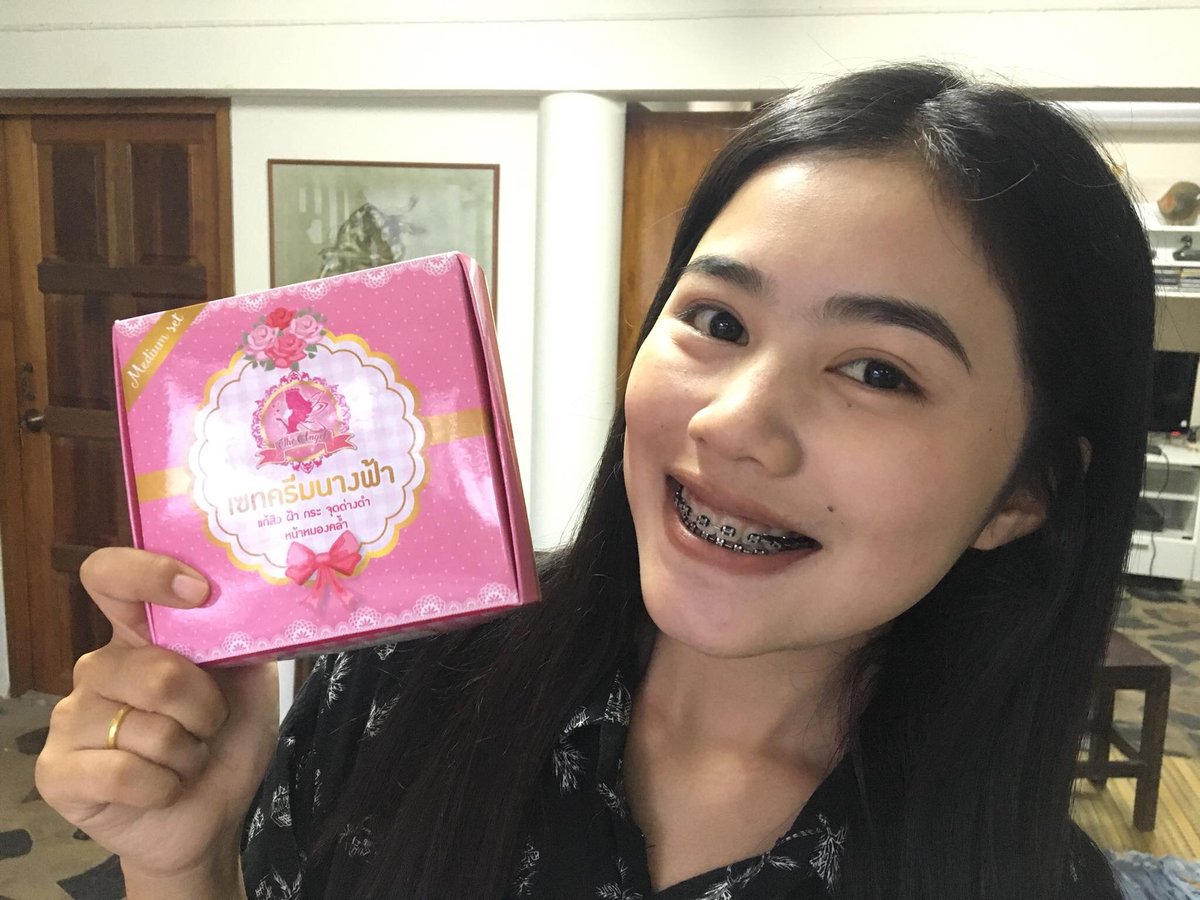 frvmsee's tweet photo. ก่อนใช้ เรียนอยู่ ม.5 ตอนใช้เรียนอยู่ ม.6 เริ่มใช้ตอนกำลังจะขึ้น ม.6  เซตครีมนางฟ้า พาสวยก่อนจบ สวยก่อนขึ้นมหาลัย🙌🏾❤️ #howtoperfact #ใช้จริงรีวิวจริง #HowtoPerfect #theangleset #เซตครีมนางฟ้า https://t.co/bCEdxX6lBS