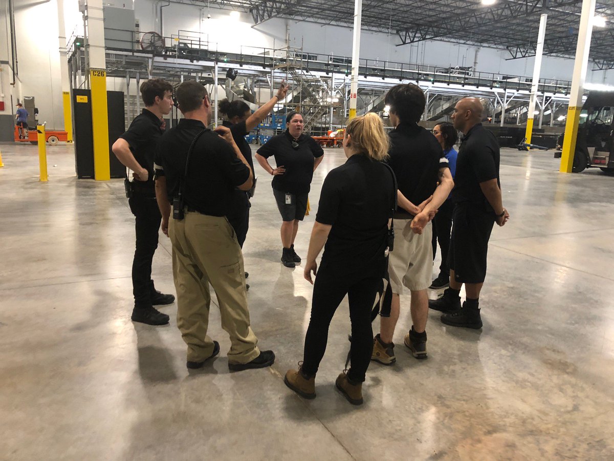 Tam_UPS's tweet photo. #GrandOpening @HasletPreload #HasletHawks @gmcgufUPS @hill_deryl @NilesShawna @JoeGaukler @RedRiverUPSers @ExperienceUPS @UPSers @UPS_News https://t.co/9wXx8wzkqZ