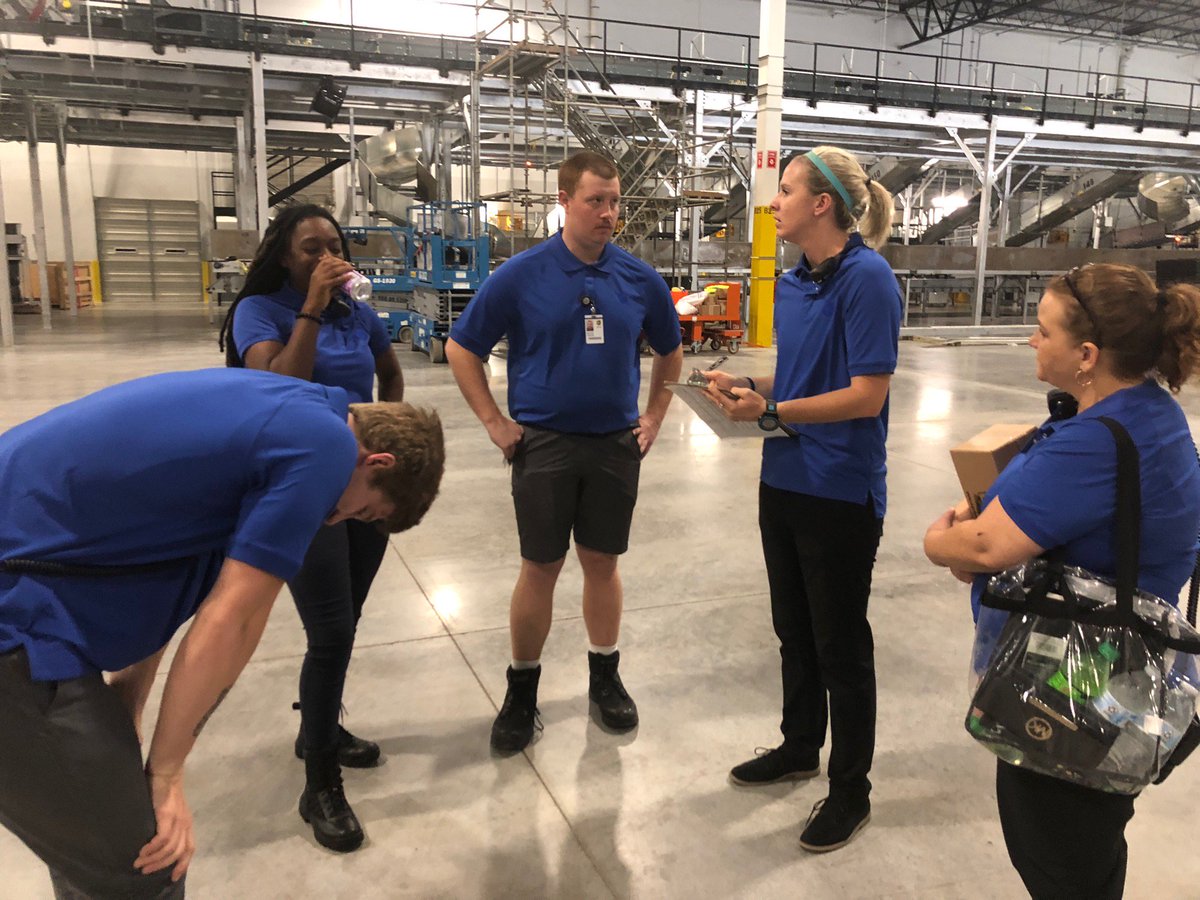 Tam_UPS's tweet photo. Haslet Safety Team member Will giving a safety tip! #HasletHawks #SafetyFirst #HasletPreload @gmcgufUPS @JoeGaukler @NilesShawna @hill_deryl @roy_ups @RedRiverUPSers @ExperienceUPS @UPSers @UPS_News https://t.co/F4A1EBIi9J