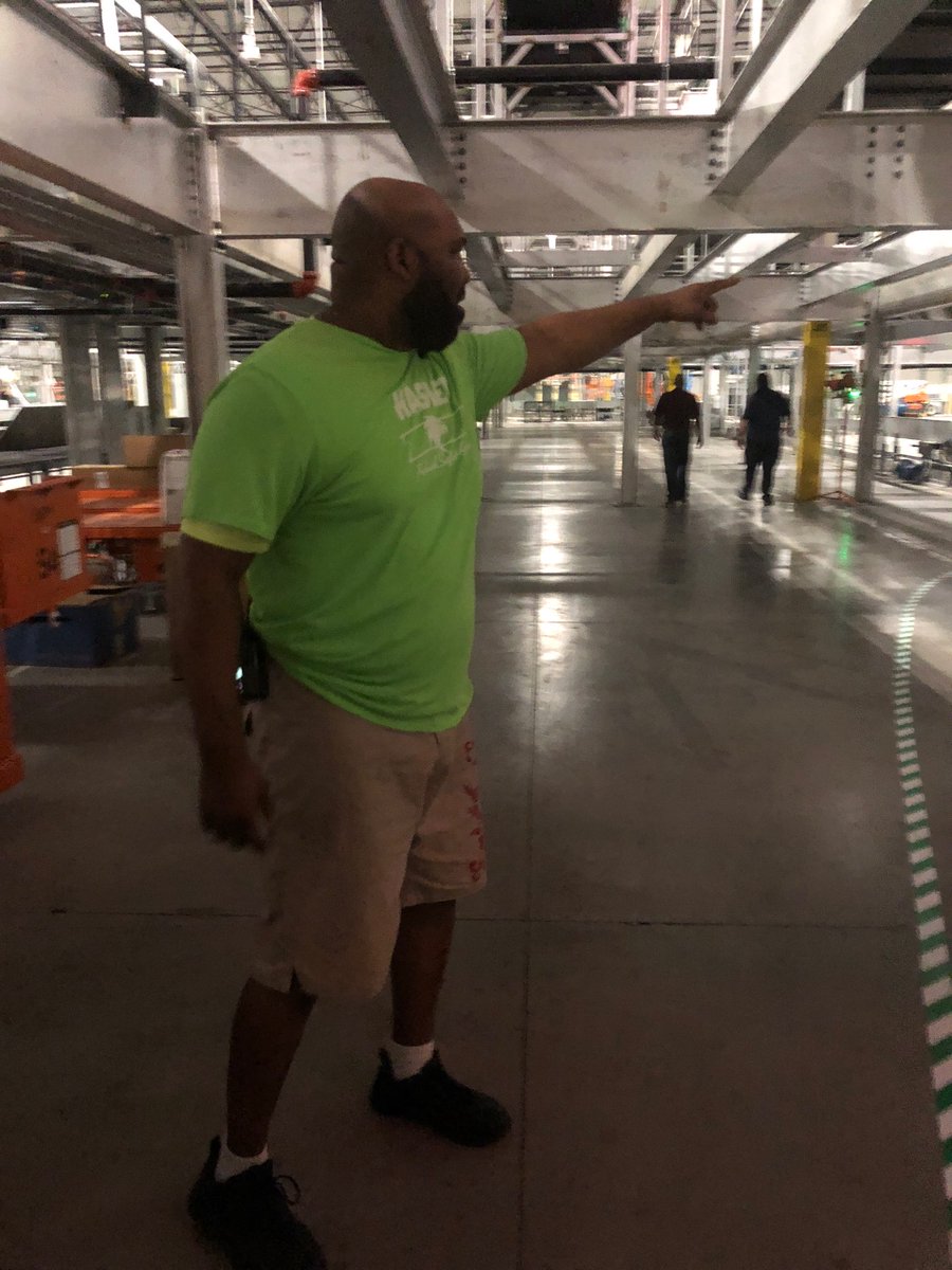 Tam_UPS's tweet photo. Haslet Safety Team member Will giving a safety tip! #HasletHawks #SafetyFirst #HasletPreload @gmcgufUPS @JoeGaukler @NilesShawna @hill_deryl @roy_ups @RedRiverUPSers @ExperienceUPS @UPSers @UPS_News https://t.co/F4A1EBIi9J