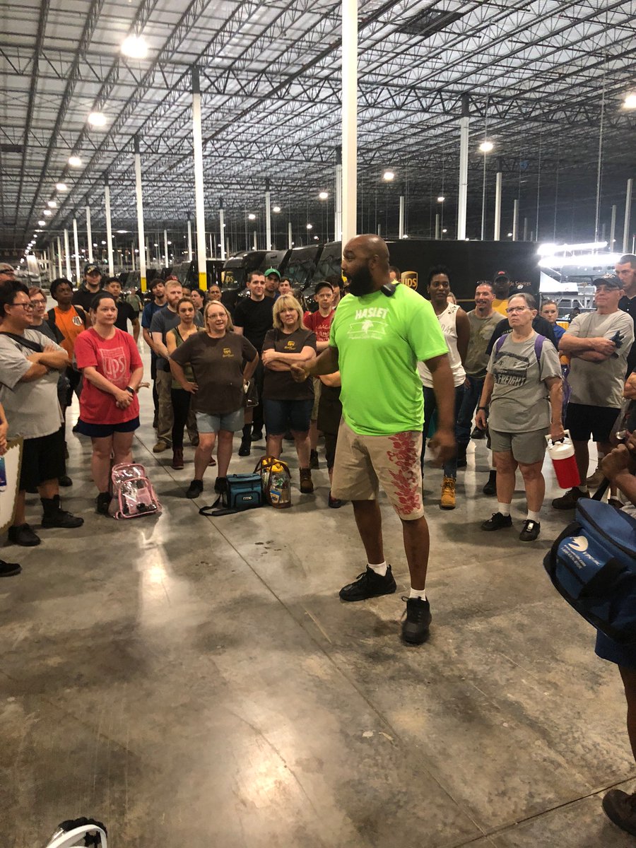 Tam_UPS's tweet photo. Haslet Safety Team member Will giving a safety tip! #HasletHawks #SafetyFirst #HasletPreload @gmcgufUPS @JoeGaukler @NilesShawna @hill_deryl @roy_ups @RedRiverUPSers @ExperienceUPS @UPSers @UPS_News https://t.co/F4A1EBIi9J