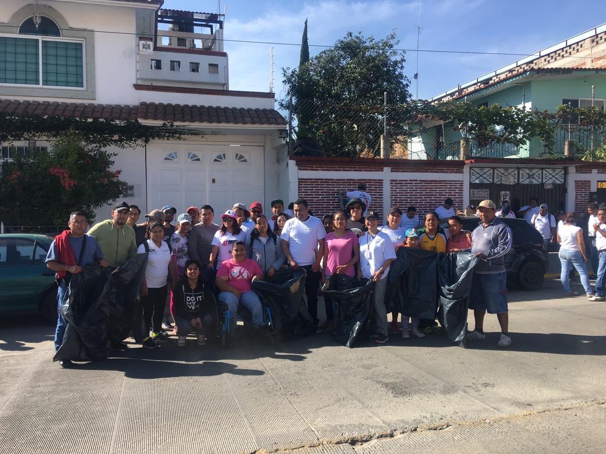 BlancaIslasM's tweet photo. Haciendo #TequioporOaxaca en @DIF_Oaxaca en equipo con @SEMOVI_GobOax @ICAPET_GobOax @IOAM_GobOax #EnFamiliaSiPodemos @alejandromurat @IvetteMurat @holmchristian #DAPC https://t.co/Aqcv4f58Mz