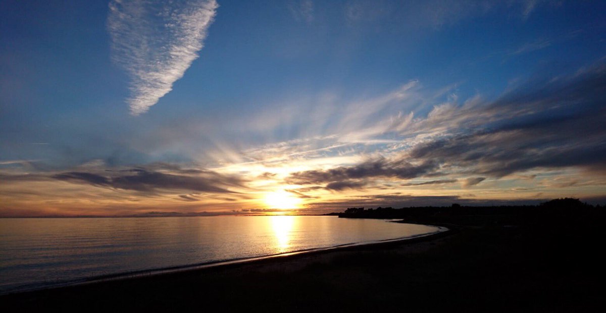 LisavonSteijern's tweet photo. Sunset over the Baltic
#ystad #sweden #photofrommyheart https://t.co/GmE1OFmzLW