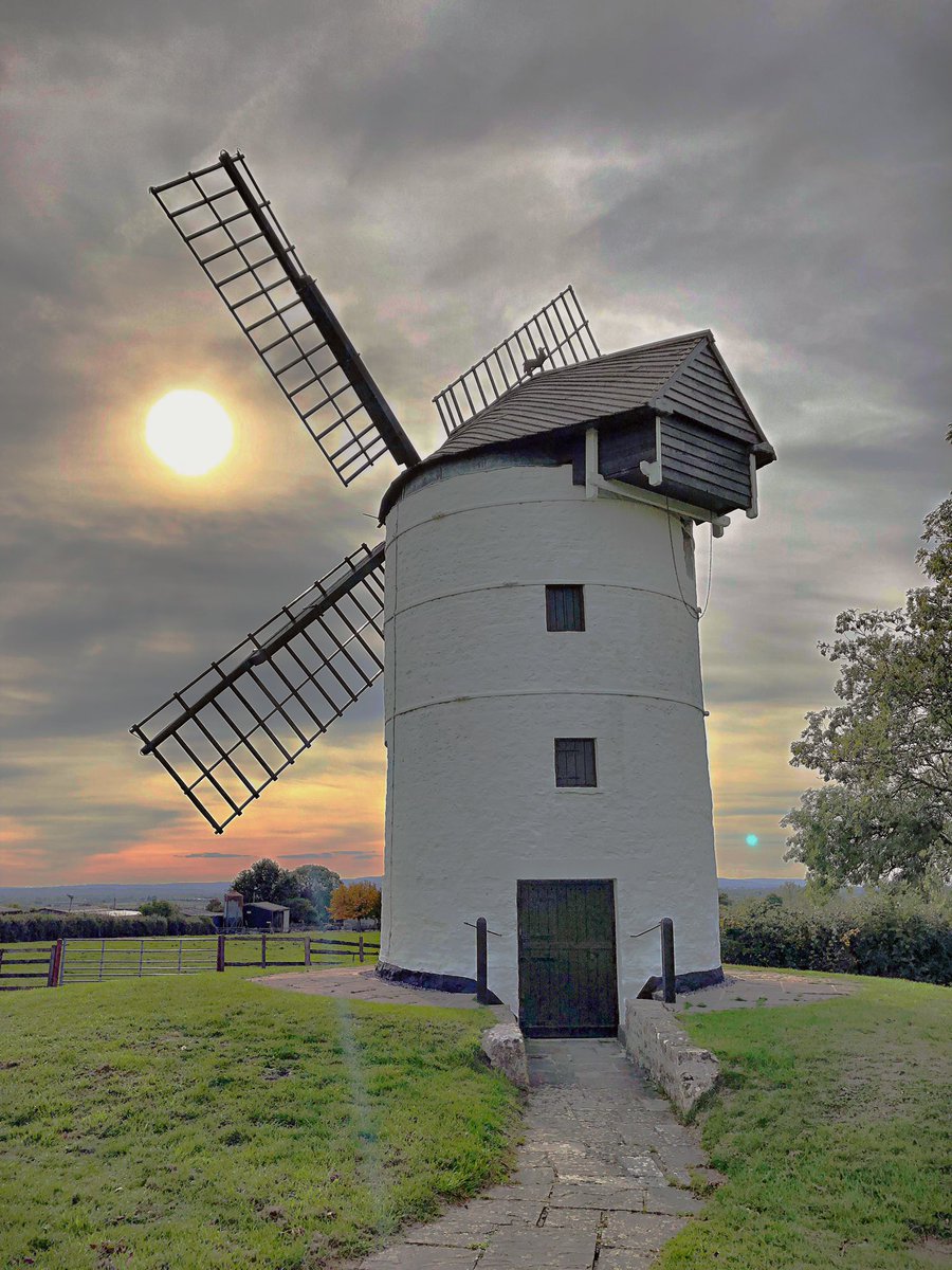 Jensonsartcafe's tweet photo. Ashton Windmill at Stone Allerton #sunset #windmill #towermill #countryside #ashtonwindmill #stoneallerton #somerset #photography https://t.co/cXzjMldXAm