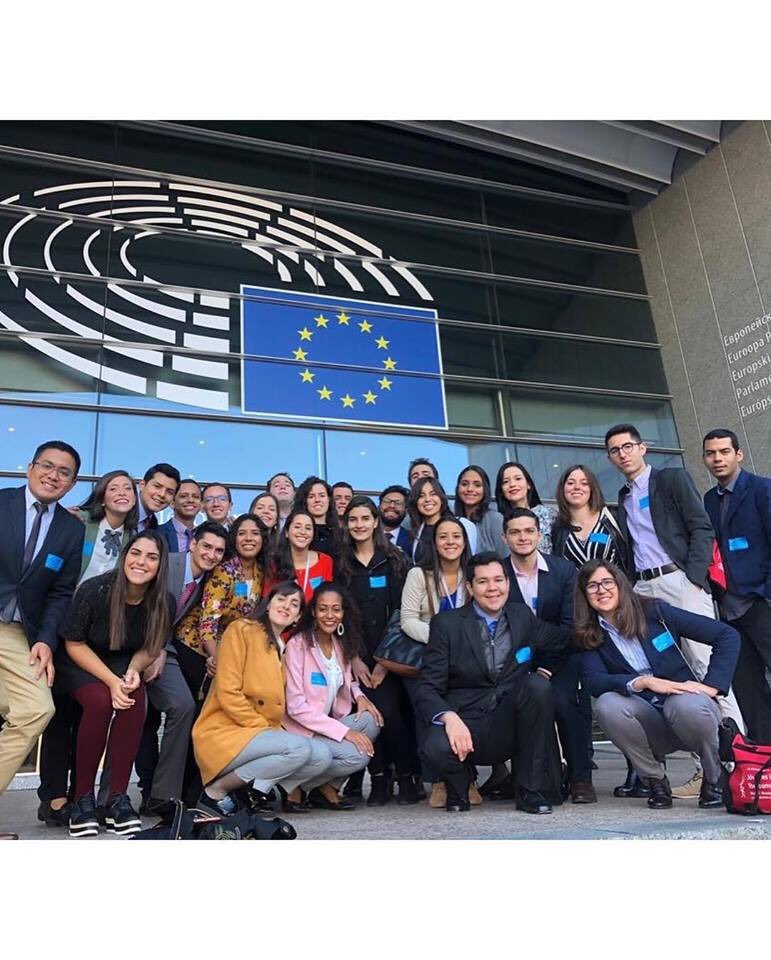 YC_ESA's tweet photo. ¡Muchas felicidades a Enner, miembro del Consejo Juvenil, quien fue seleccionado entre candidatos de más de 300 universidades públicas y privadas de la Comunidad Iberoamericana de Naciones para participar en el Programa de Jóvenes Líderes Iberoamericanos! 🙌🏻🇸🇻🇪🇺 https://t.co/JDYF5okwPU