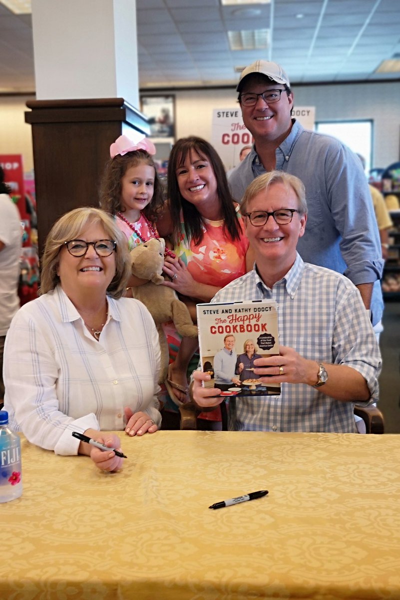 greengrenadez's tweet photo. @foxandfriends @FoxNews Great to meet Steve and Kathy Doocy at Barnes and Noble Naples today. We watch daily. https://t.co/yiK1ymGuNP