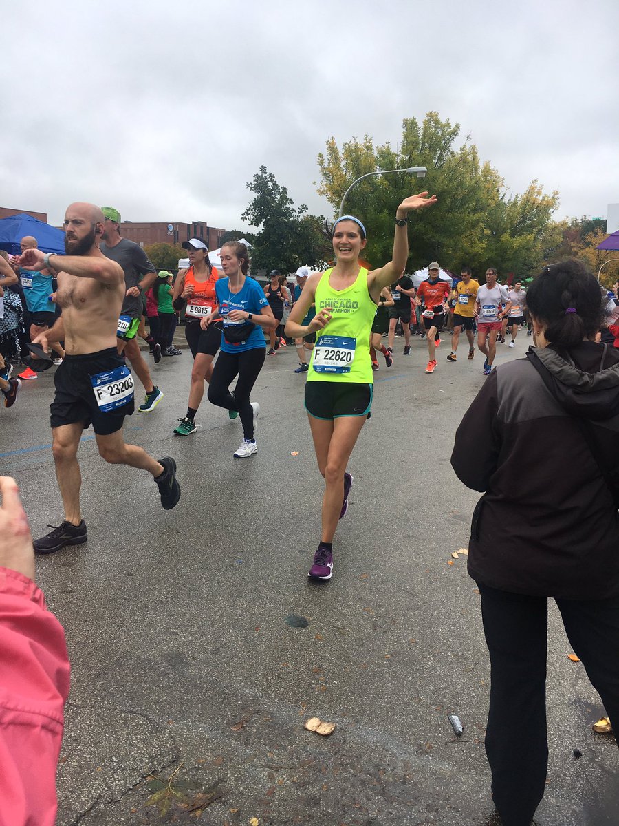 TeamCIF's tweet photo. We've seen a few of our runners so far this morning! Keep it going! #ChicagoMarathon #RunDunnRun https://t.co/gW21YLMDuK