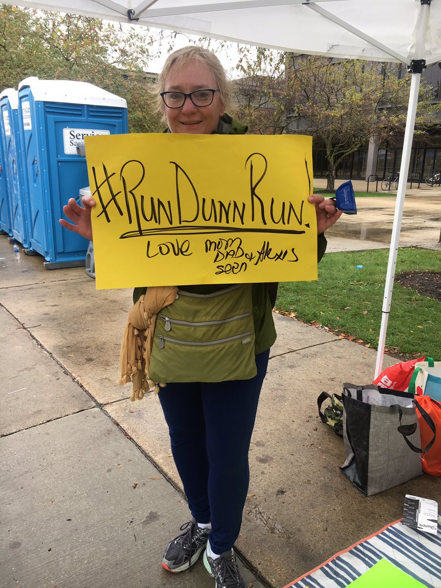 TeamCIF's tweet photo. We've seen a few of our runners so far this morning! Keep it going! #ChicagoMarathon #RunDunnRun https://t.co/gW21YLMDuK