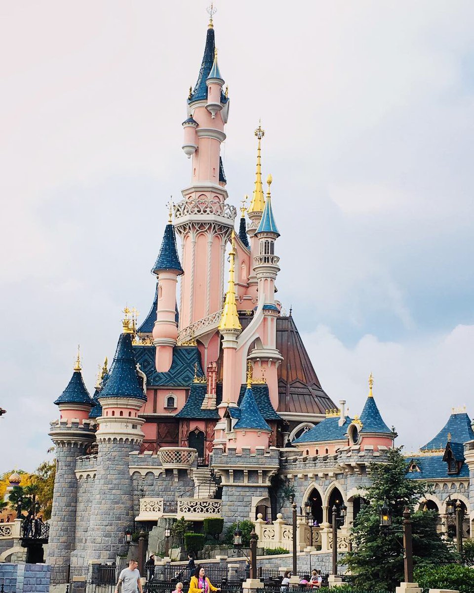 Mal4ury's tweet photo. Souvenirs de Disneyland Paris ✨💙 #DisneylandParis https://t.co/4DYXrX4puk