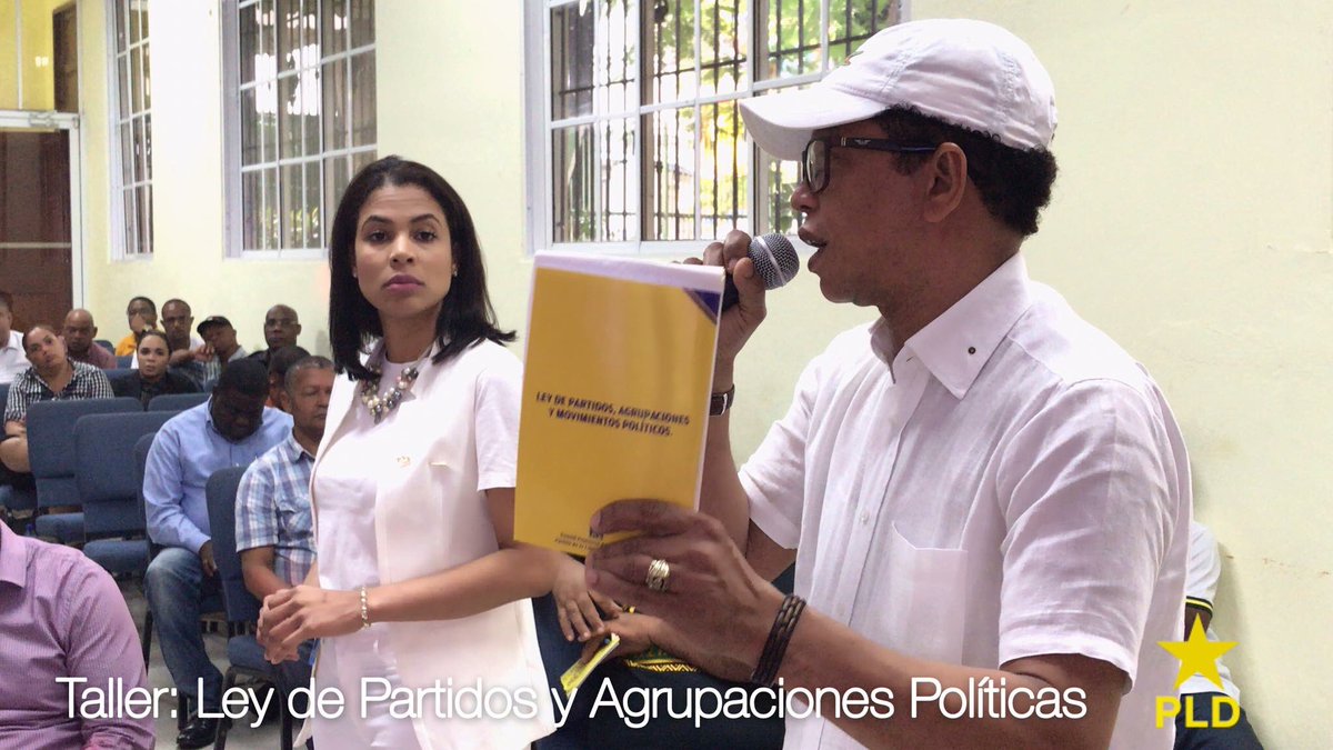 TommyGalanG's tweet photo. Participantes en la sesión de preguntas a los talleristas, doctores José Surún Hernández y Trajano Vidal Potentiní, en la fase final del taller realizado este domingo dirigido a miembros del Comité Central, Presidentes de Intermedios y Electoral. 

#LeyDePartidosSC https://t.co/zFMwmUWXxW