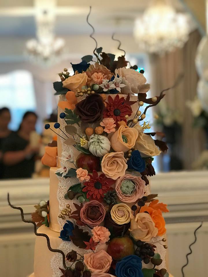 belladolciuk's tweet photo. Beautiful Autumn themed wedding #winterwedding
#romanticcake #cake #weddingcake #weddingideas #cakeideas #sugarflowers #devon #london #luxuryfinecakes #luxury #luxurywedding #engaged #bridetobe #weddingcakedesign #cakedesigner #fineartcakes #fineartcuration #devonwedding https://t.co/blfX20Lhjw