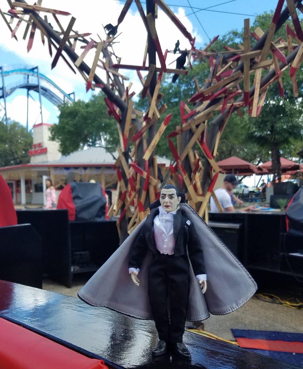 MEarthprime's tweet photo. This week #Target #Mego #BelaLugosi #Dracula visited #SeaWorld #Texas during there #HowlOScreamTX event.  To see more photos please visit:

https://t.co/ZeVQl6NdnH

#Halloween #Halloween2018 #toyphotography #roadtrip #SanAntonio @howloscreamtx #SpooktacularTX https://t.co/NDYfyMxt7o