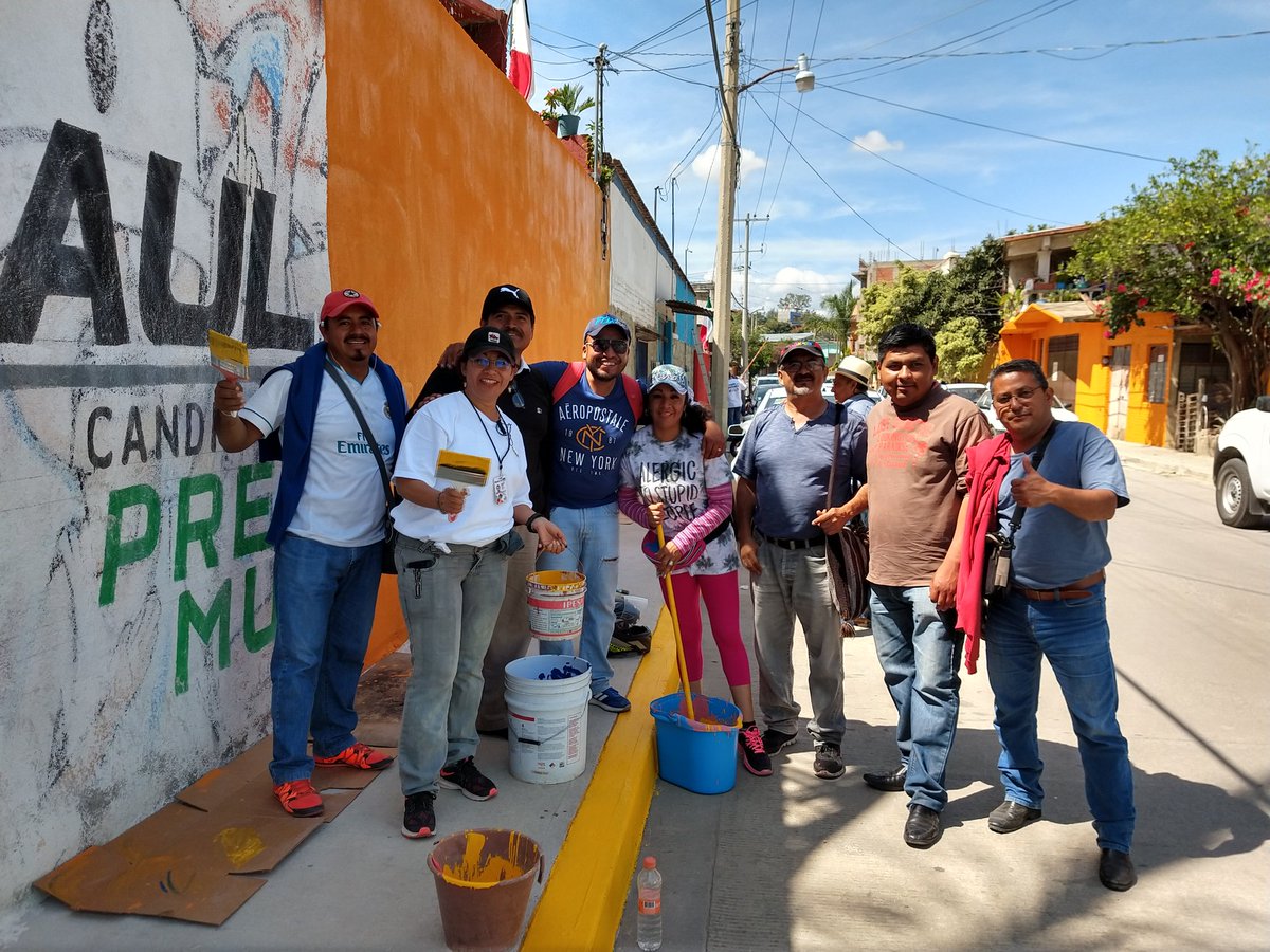 ccesarhernanm's tweet photo. Tequio en familia, excelente convocatoria y participación. @BlancaIslasM @holmchristian @DIF_Oaxaca #DAPCD https://t.co/80mzMmsbXA