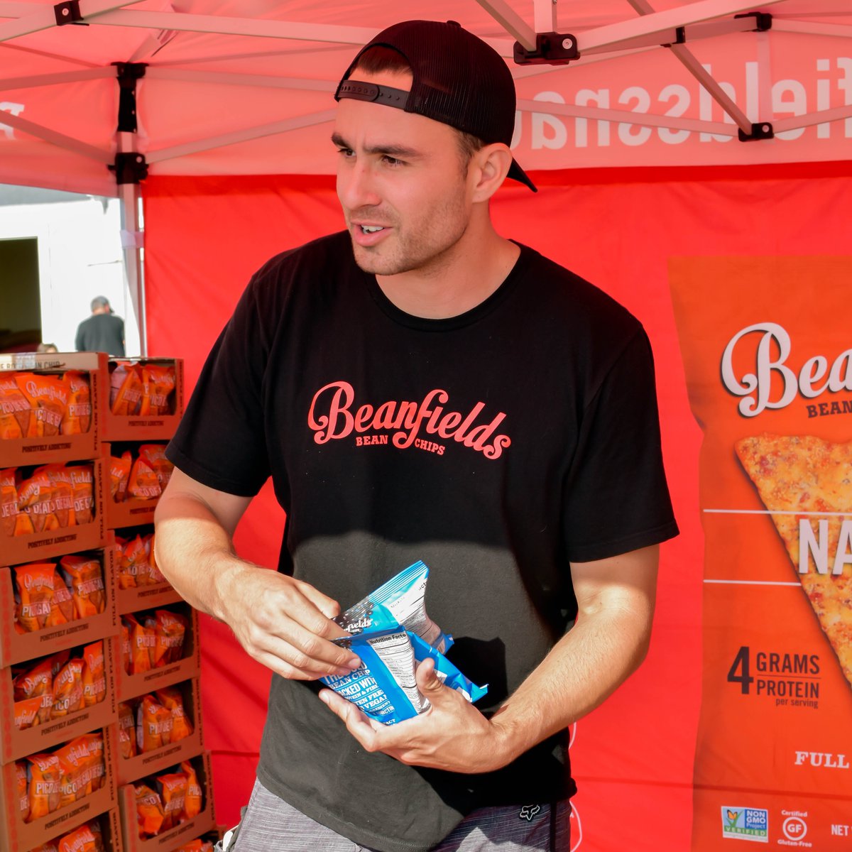 BeanfieldsSnack's tweet image. Tonight is the last concert of the #twilightconcertseries @santamonicapier ! Don't be lame, bring your dancing feet to the beach and try some #Beanfields! See y'all tonight 😊