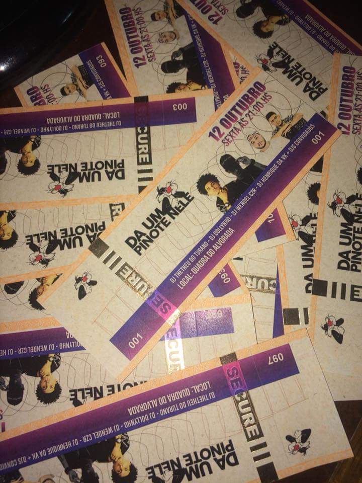 MnSantana_Dpn's tweet photo. 1 Ingresso = 5$ 3 Ingressos = 10$ 1 Ingresso + 1 Lindo copo = 10$ #DaUmPinoteNele
https://t.co/PJHnrBqxSZ https://t.co/adCNeqy21B