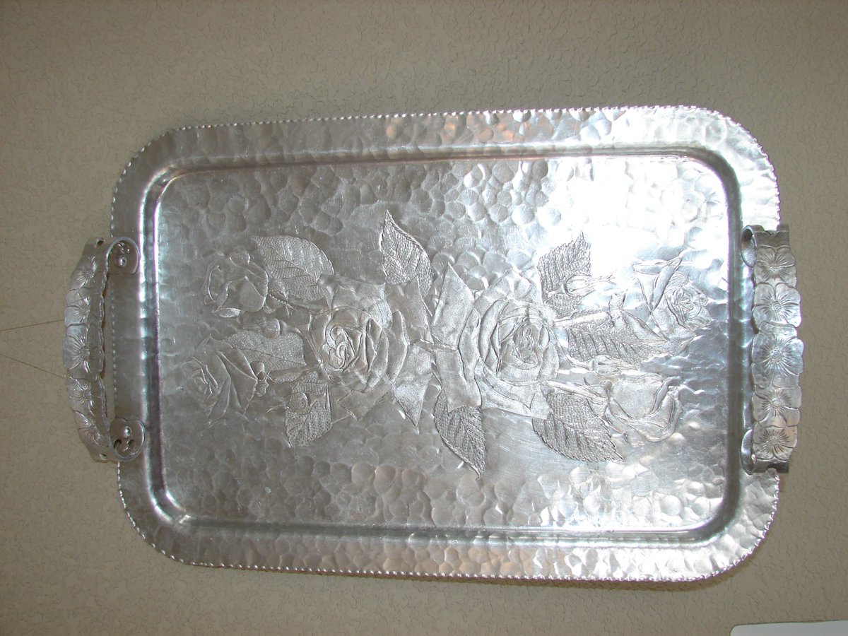 BackstageVShop's tweet photo. Hammered Aluminum Serving Tray, Mid-century Decorative Tray,  Mad Men Barware, Dining and Serving, Vintage Barware, Wild Rose Tray https://t.co/5qpGm4TEph #GotVintage #EtsyFinds #Etsy #Barware #EtsyGifts #ShopVintage #BackStageVintageShop #ContinentalSilver https://t.co/6iSMm7ncun