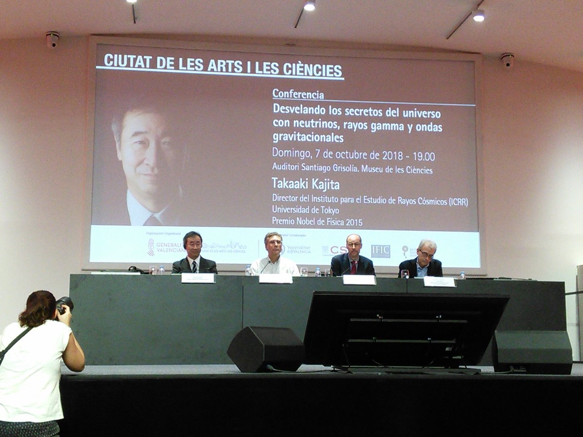 IFICorpuscular's tweet photo. A punto de empezar la conferencia de Takaaki Kajita en la @CACiencies sobre astronomía multimensajero organizada por el IFIC! https://t.co/MzJknH02Ao