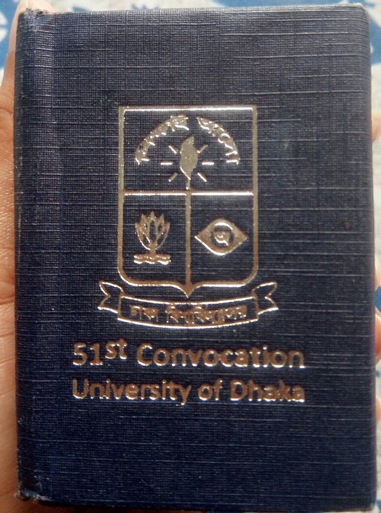 FatemaShanta's tweet photo. #51stConvocation
#UniversityOfDhaka
#Graduated
#FeelingBlessed https://t.co/rpzzL22InF