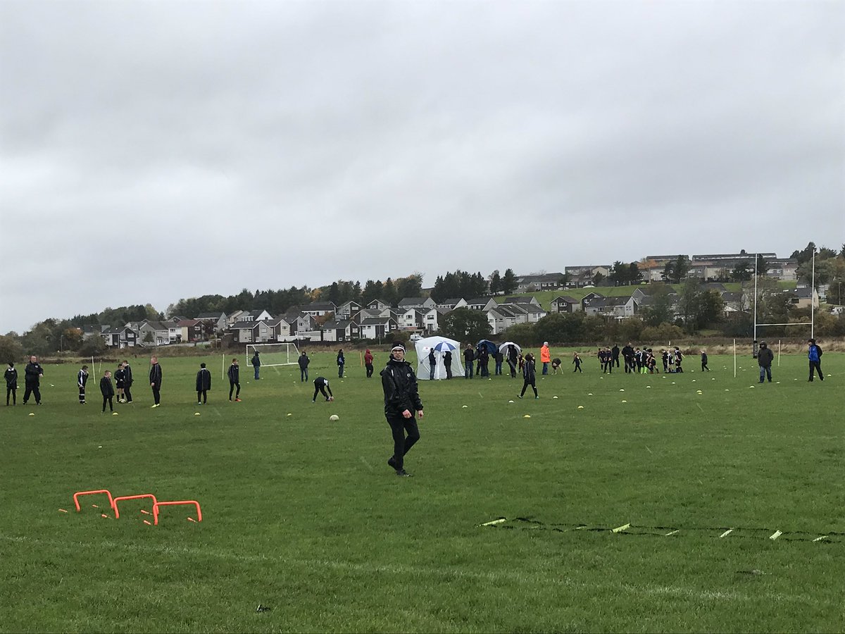 JenMiller_Rugby's tweet photo. Well done to all the kids,parents aunts,uncles and grandparents @Cumbernauld_RFC today. It was wet but lots of enthusiasm during some fun games and relays #ParentsInSportWeek2018 https://t.co/wnaEarc7gw
